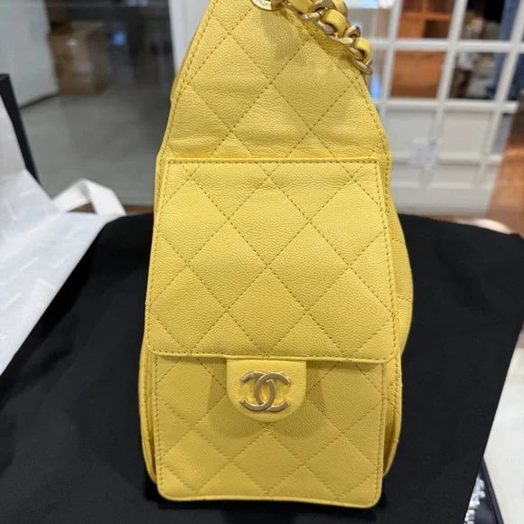 Chanel 25 Small in Yellow - Picture 2 of 4